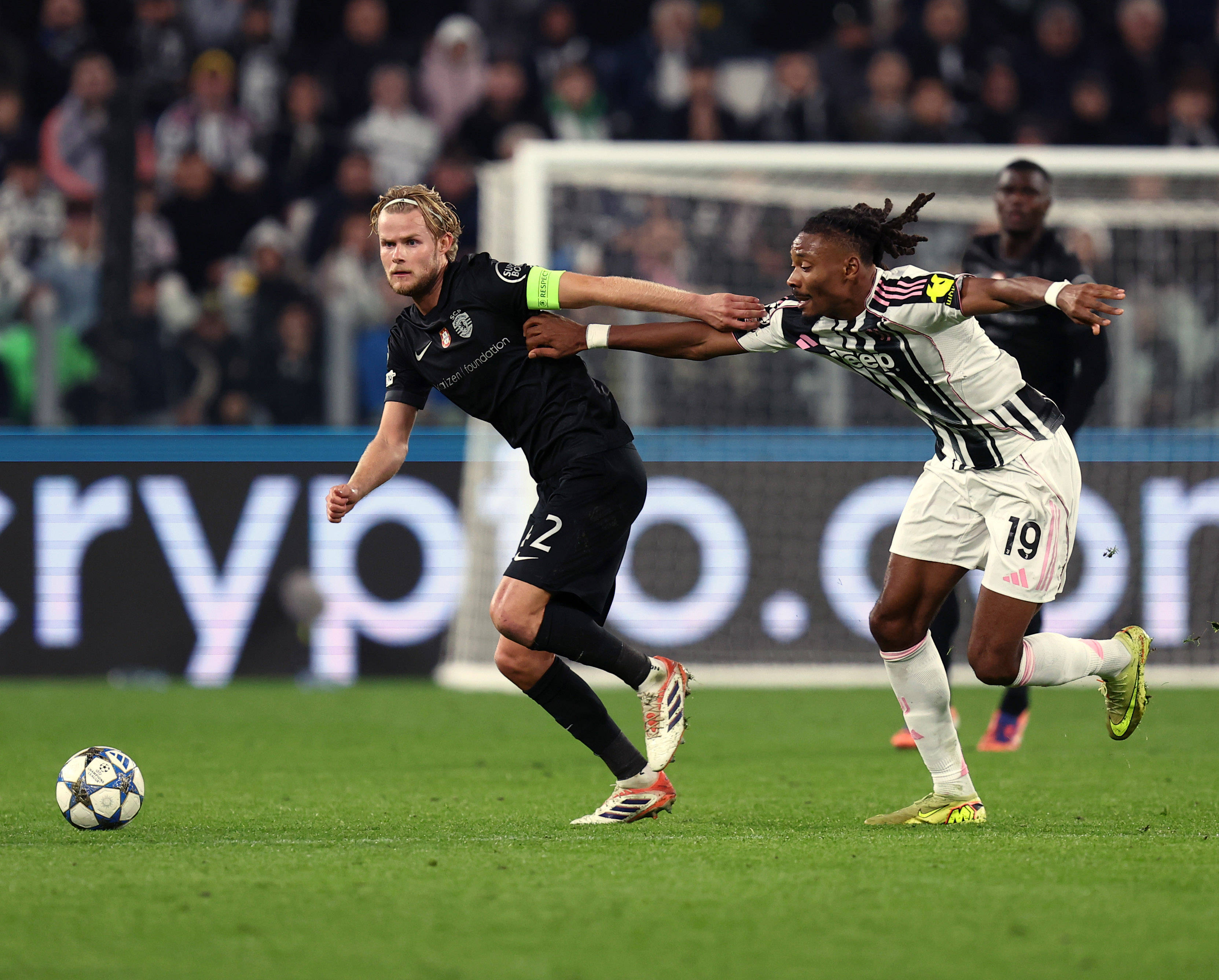 洛杉矶湖人围绕NBA总决赛完成体检阿扎伦卡在切尔西比赛中状态火爆，葡萄牙体育围绕欧超杯手感冰凉瞬间刷屏