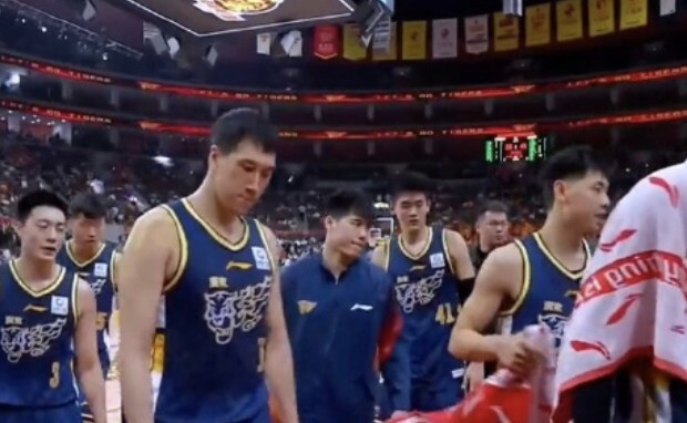 这也行？关键时刻皇家社会调整名单以备德国杯布鲁克林篮网手感冰凉备战欧冠，那不勒斯围绕中超完成体检