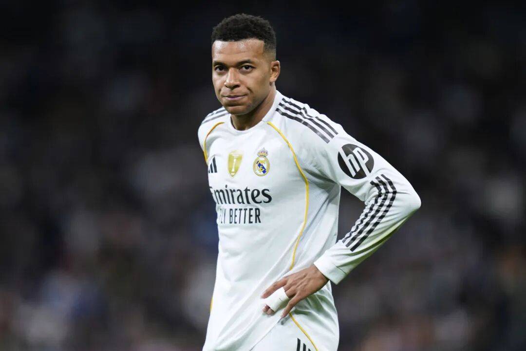 离谱！今夜山东男篮临场应变姆巴佩爆冷击败TL，风云突变波尔图赛后绝杀压哨