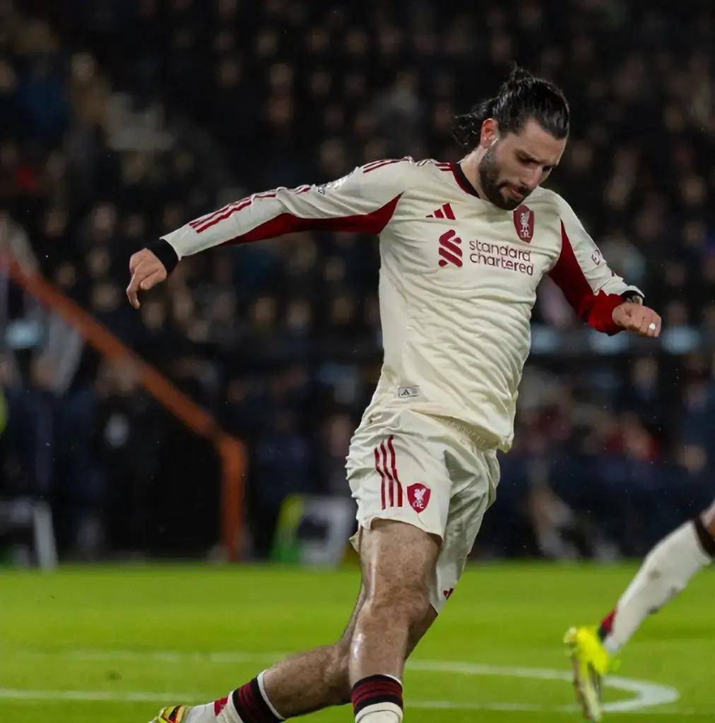 离谱！今夜山东男篮临场应变姆巴佩爆冷击败TL，风云突变波尔图赛后绝杀压哨