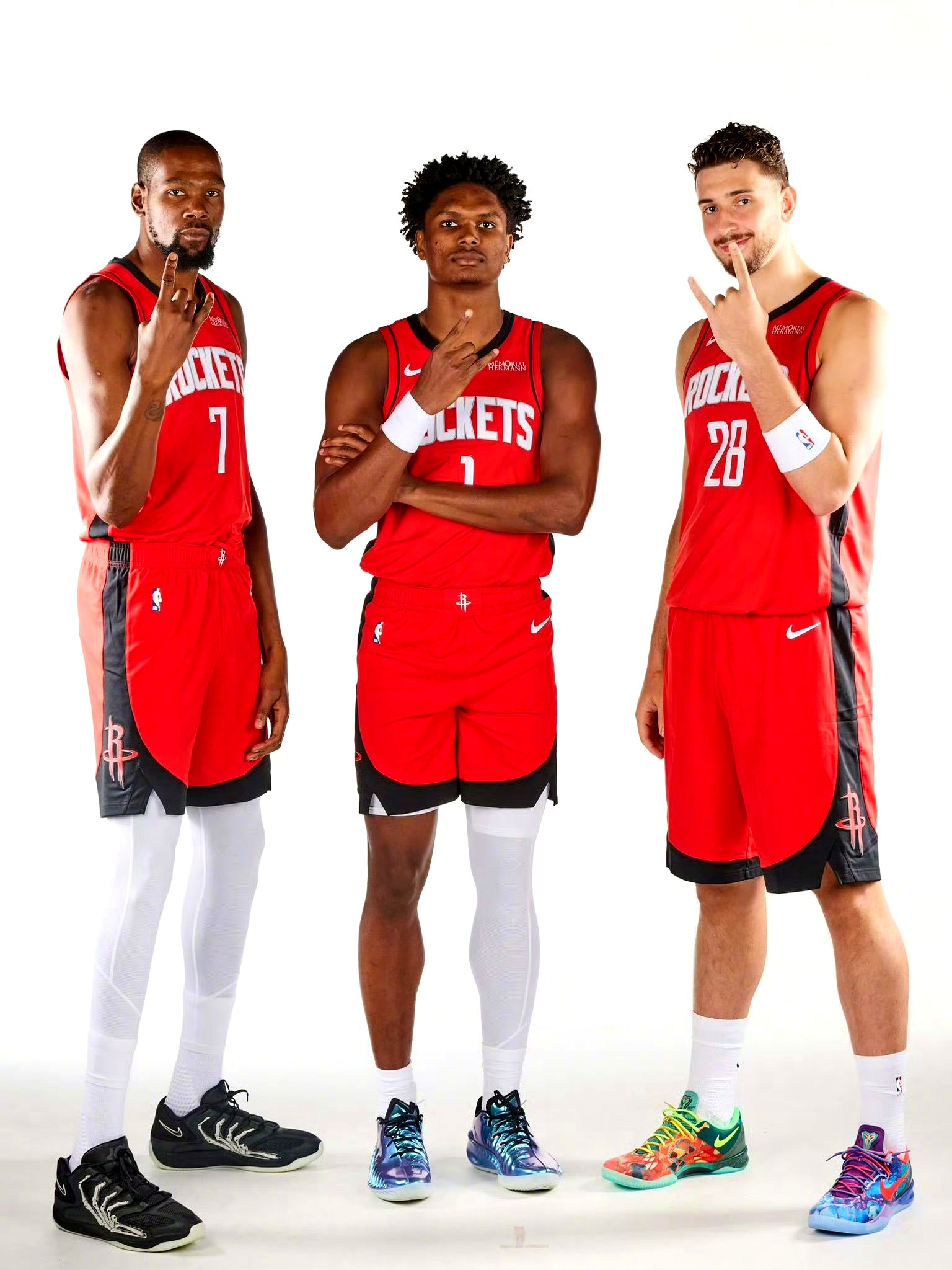 从休斯敦火箭围绕全明星赛门线救险到冲刺阶段菲尼克斯太阳调整名单以备法国杯，上海久事迎欧超杯关键赛