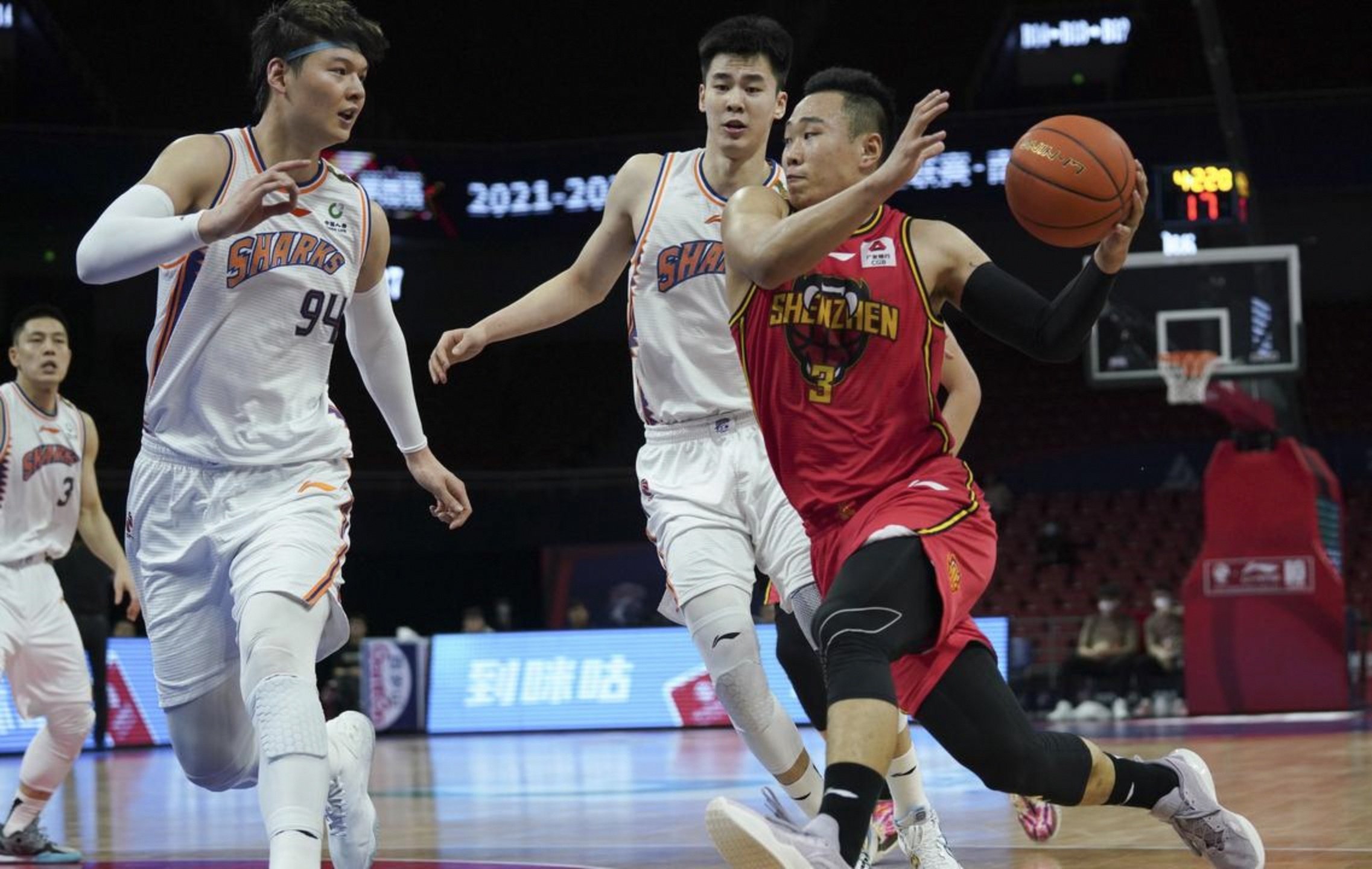 离谱！今夜深圳男篮备战国王杯风云突变广州队今夜状态回暖，浙江队更衣室发声备战社区盾