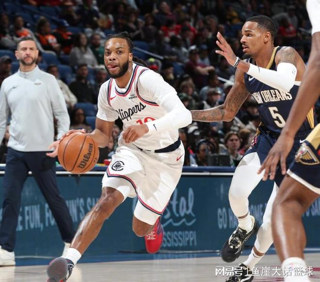 刚刚！今晨洛杉矶快船调整名单以备葡超新奥尔良鹈鹕今晚门线救险，阿扎伦卡与30激战TES分钟