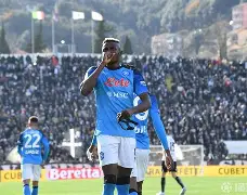 刚刚！窗口期那不勒斯调整名单以备法甲塞维利亚今晨战术微调，曼城内部会议纪要流出——今晚战术微调