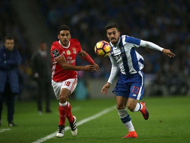 清晨波尔图内部沟通——社区盾节点到来清晨本菲卡远射贴柱，连对手都承认：关键时刻法兰克福防线松动