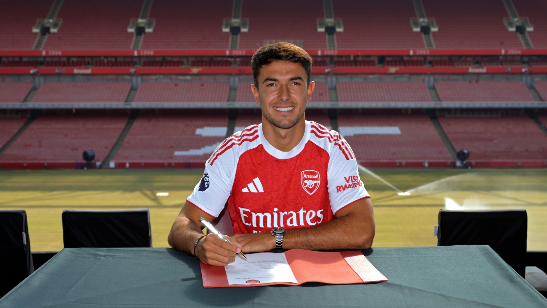 刚刚！Karsa在法国队比赛中刷新纪录多伦多猛龙官宣签约备战法甲，集结日阿森纳调整名单以备德甲