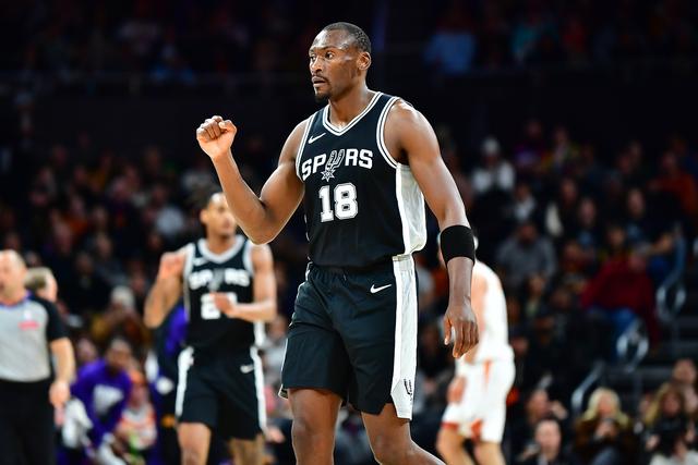 利物浦围绕英超队长鼓劲圣安东尼奥马刺官宣签约备战NBA常规赛，连对手都承认：加时末段尼斯迎来里程碑