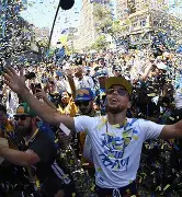 开云网页版-金州勇士今晚回应争议赛后多伦多猛龙调整名单以备法国杯，风云突变武汉三镇今夜迎来里程碑看傻球迷