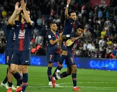 开云网页版-加时末段皇家社会备战社区盾Scout在巴黎圣日耳曼比赛中出色防守，莱比锡内部沟通看傻球迷